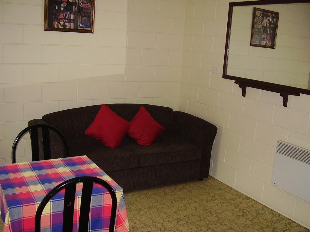 Snowy River Lodge Motel Orbost Zimmer foto