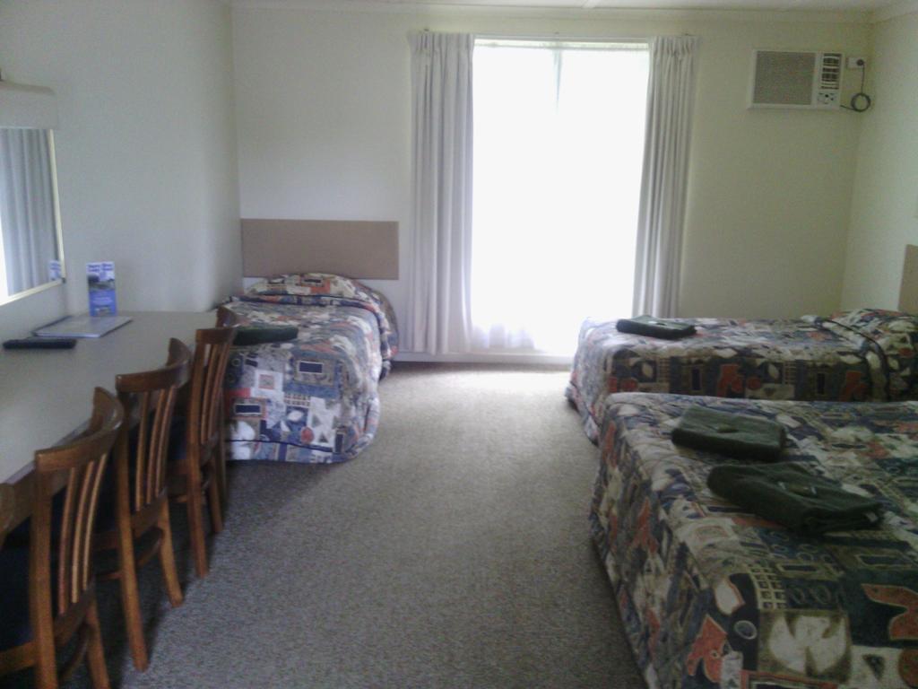 Snowy River Lodge Motel Orbost Zimmer foto