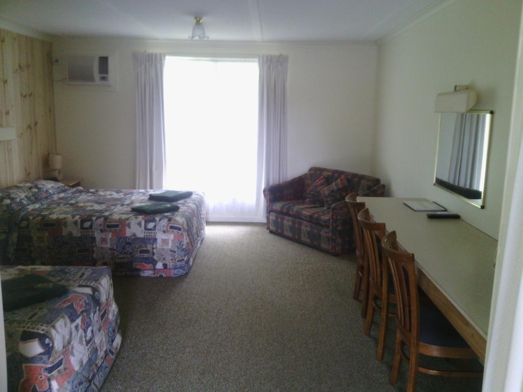 Snowy River Lodge Motel Orbost Zimmer foto